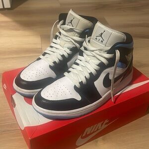 Women’s Air Jordan 1 Mid “University Blue”